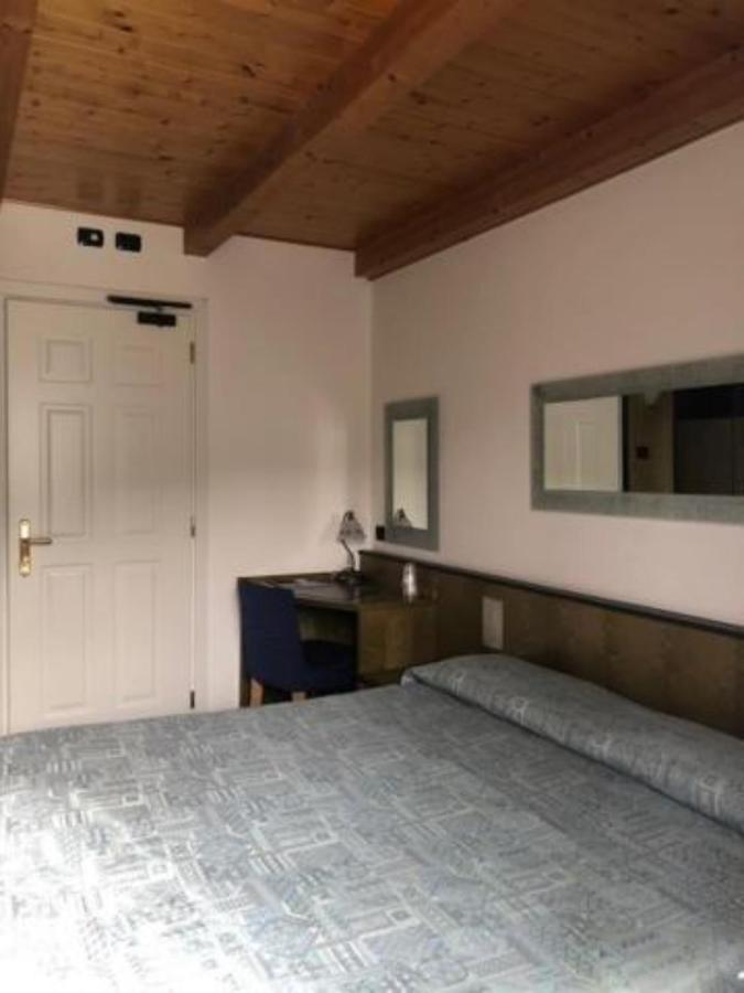 Hotel Moizi Chiesa in Valmalenco Bagian luar foto