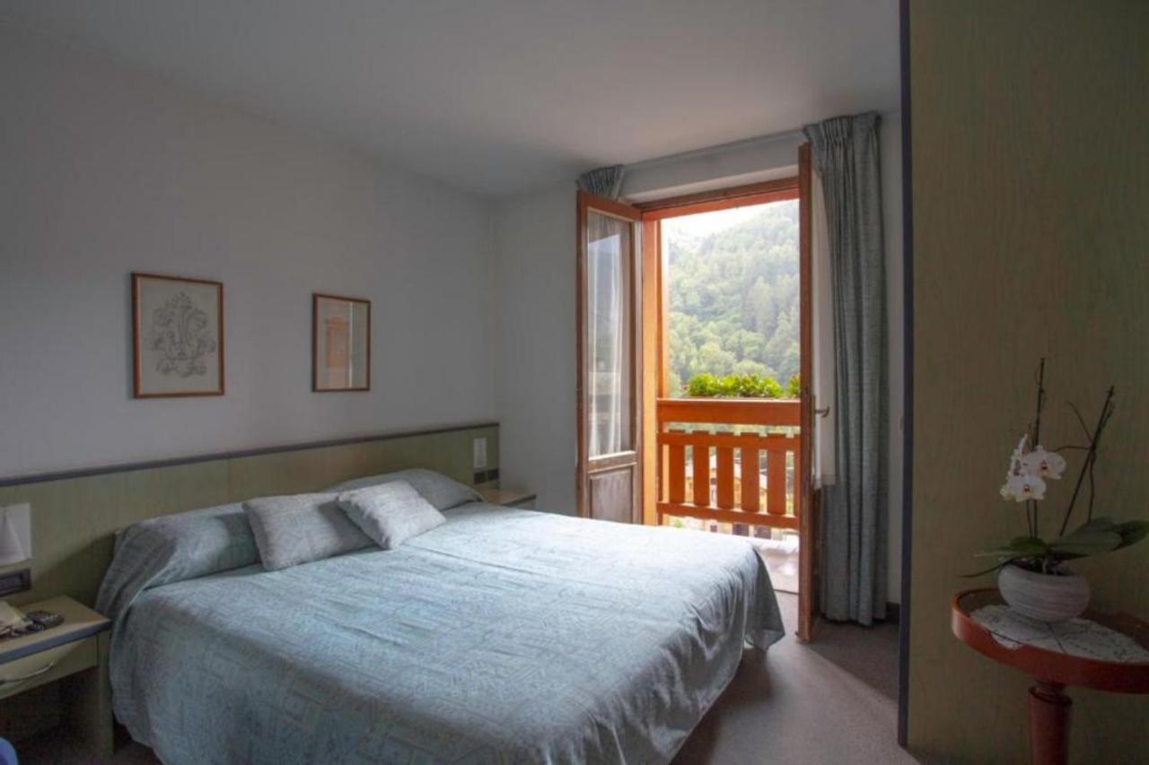 Hotel Moizi Chiesa in Valmalenco Bagian luar foto