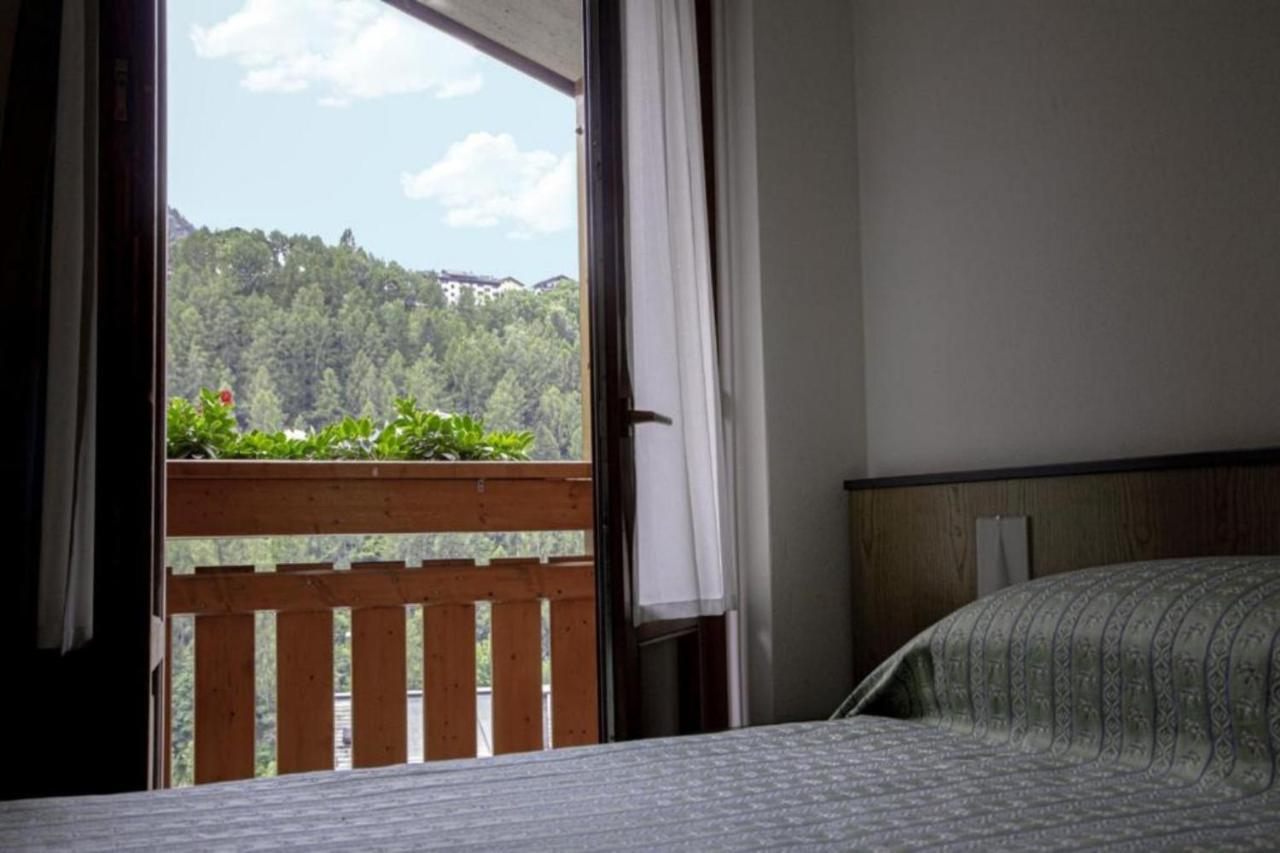 Hotel Moizi Chiesa in Valmalenco Bagian luar foto