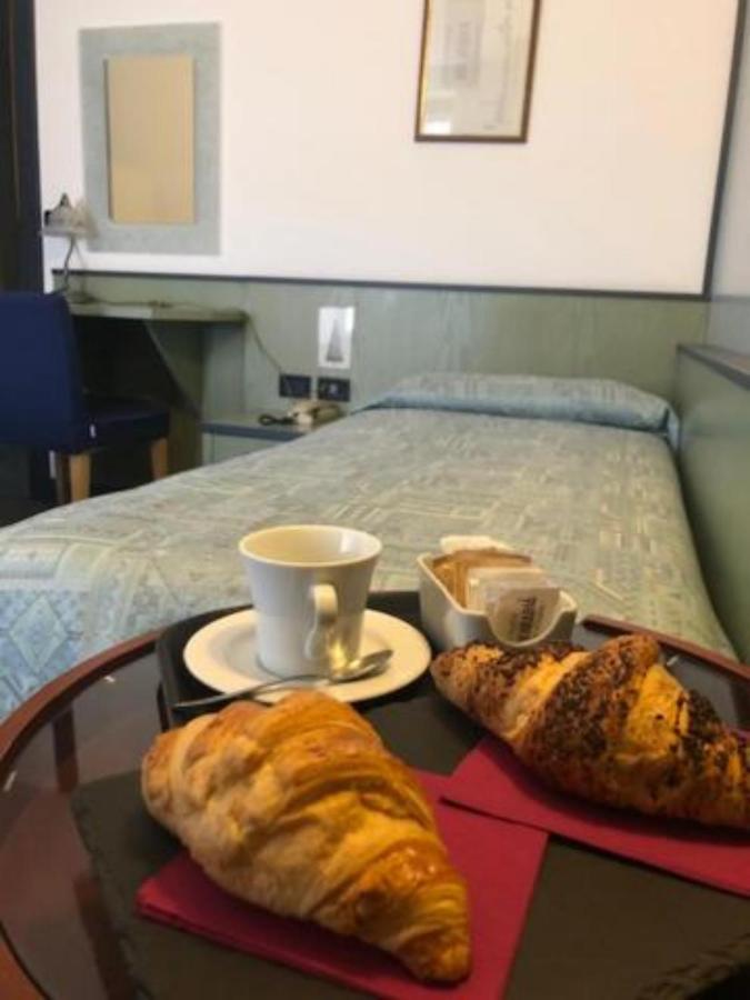 Hotel Moizi Chiesa in Valmalenco Bagian luar foto